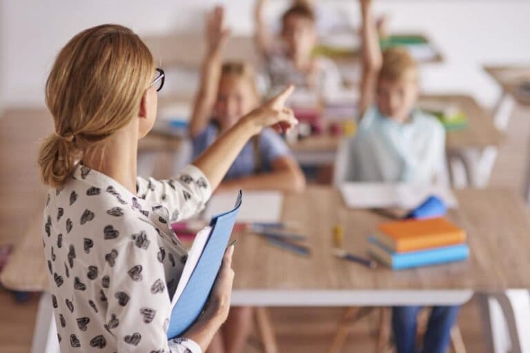 На Черкащині відзначили педагогів у конкурсі STEM‐вправ