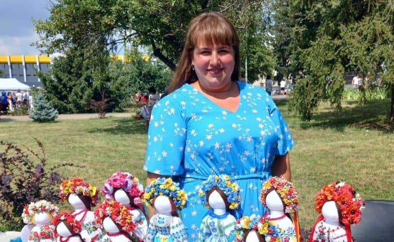 «Українка» в Японії: черкащанка створює ляльки, які подорожують світом (ФОТО)