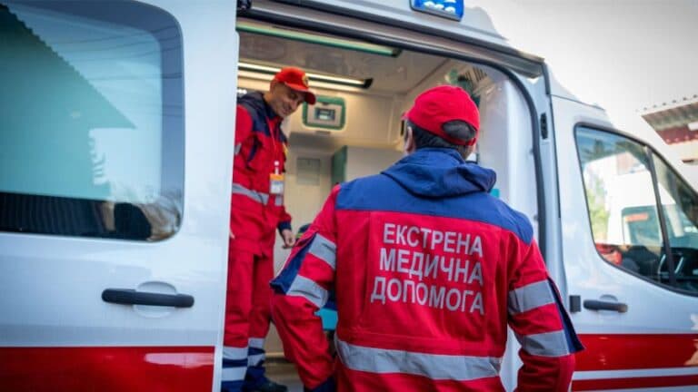 «Померла» жінка відкрила очі»: фельдшерка з Черкас розповіла про абсурдні виклики (ВІДЕО)