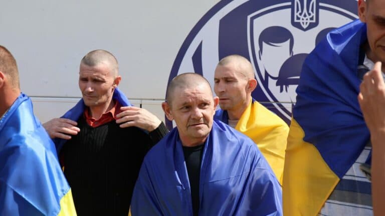 З російського полону повернули 103 військових (ФОТО)