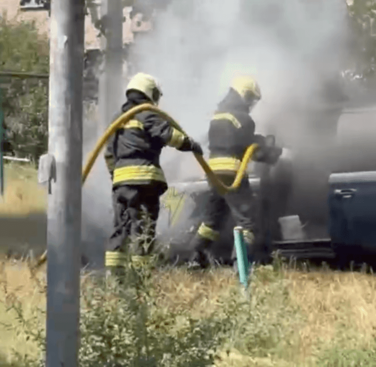 У Черкасах під час стоянки згорів автомобіль (ВІДЕО)