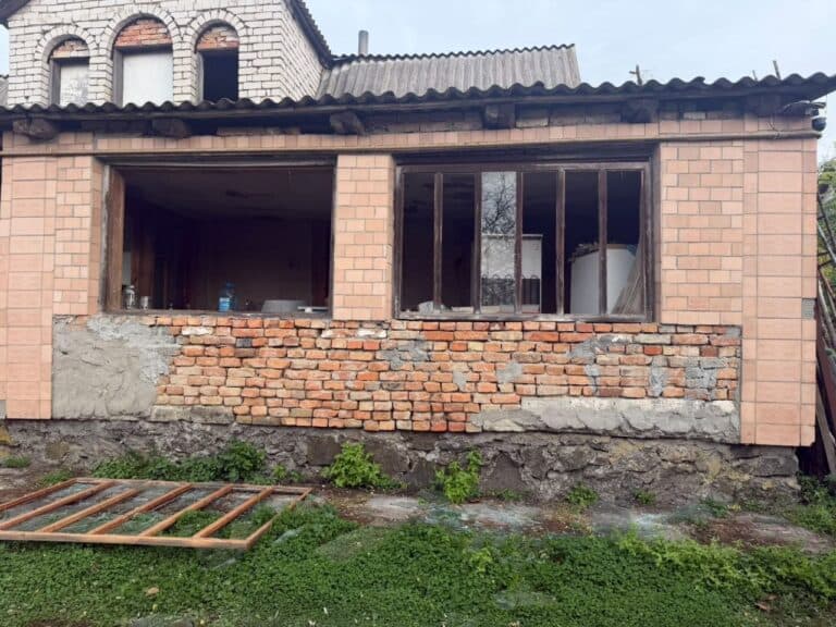 На Золотоніщині вибухова хвиля пошкодила кілька будинків (ФОТО)